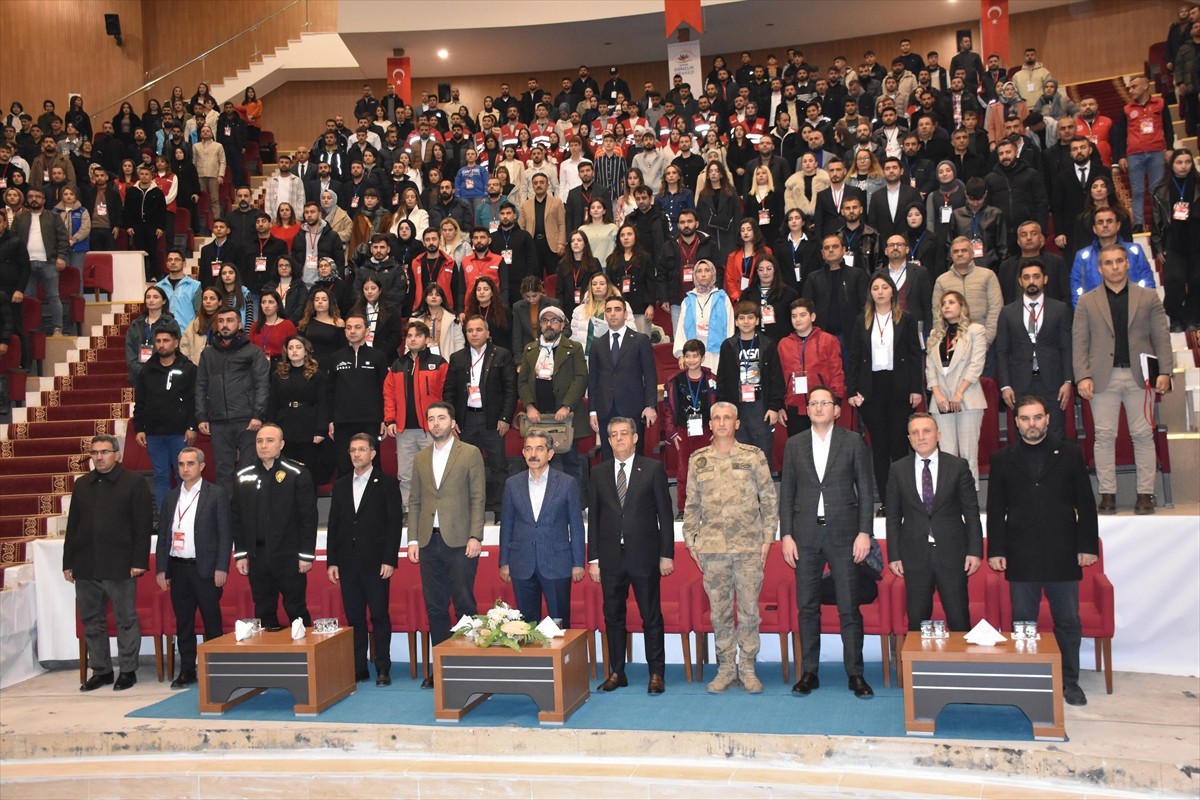  Gençlik ve Spor Bakanlığınca Şırnak'ta "Gençlik Politika Belgesi Vizyon Çalıştayı"...