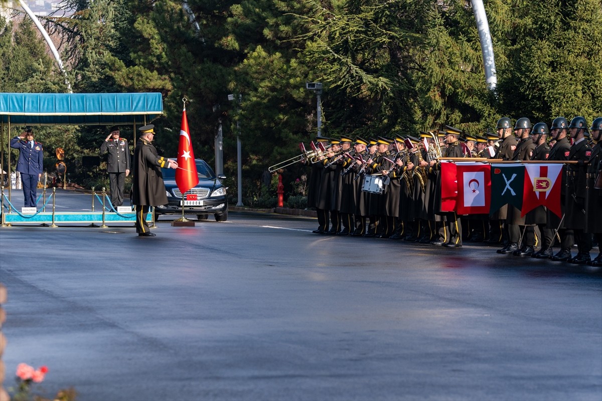 Genelkurmay Başkanı Orgeneral Metin Gürak (solda), Kuveyt Devleti Genelkurmay Başkanı Vekili...