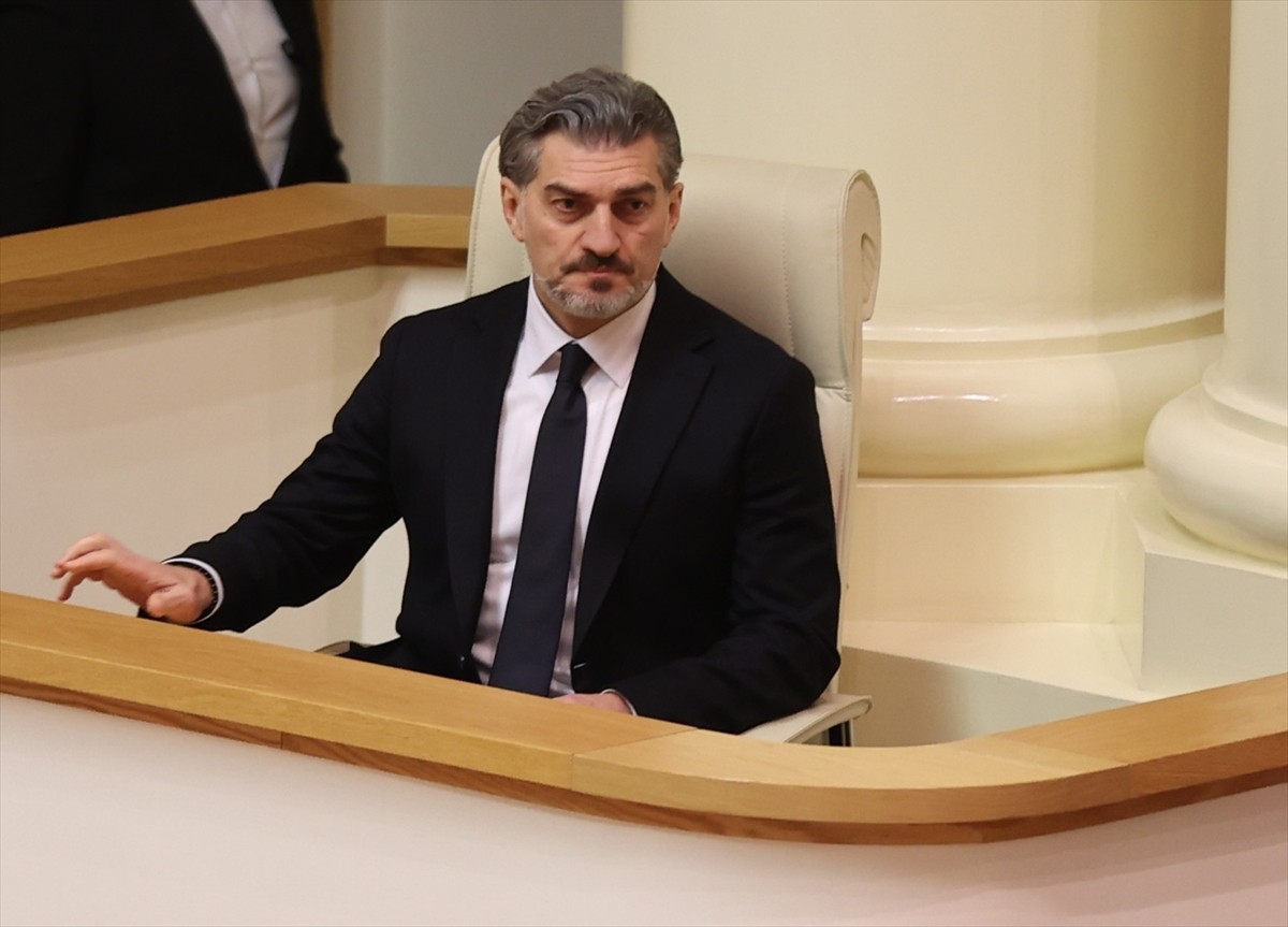 Gürcistan Milli Futbol Takımı formasını 1992-2002 yıllarında giyen ve 2016'dan beri milletvekilli...