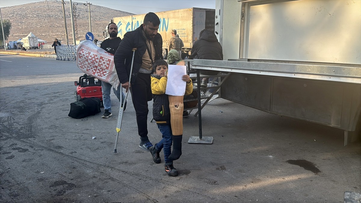 Hatay'da annesi ve kardeşinin yaşamını yitirdiği 6 Şubat 2023'teki depremde babasıyla 5 gün sonra...