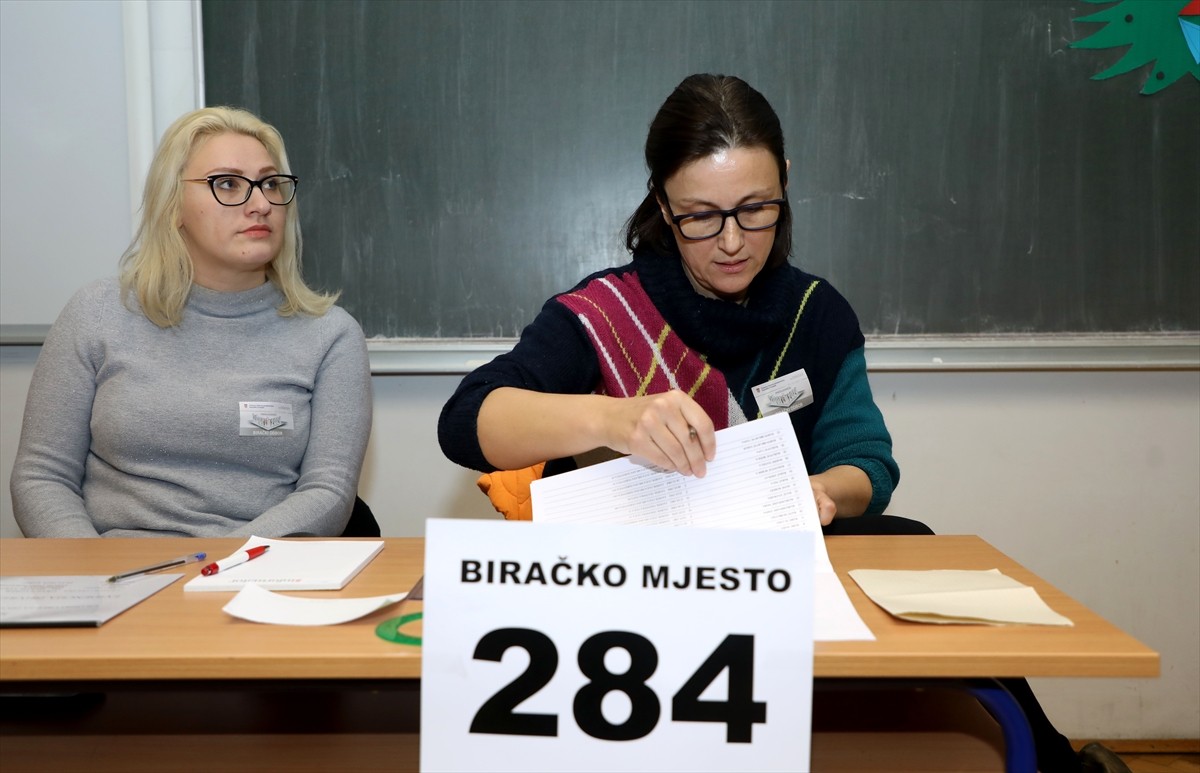 Hırvatistan'da kayıtlı 3,7 milyon seçmen, ülkede gelecek 5 yıl görev yapacak yeni cumhurbaşkanını...