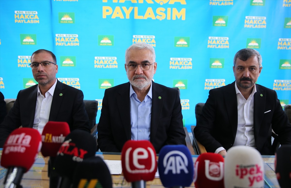 HÜDA PAR Genel Başkanı Zekeriya Yapıcıoğlu, çeşitli temaslarda bulunmak üzere geldiği Şanlıurfa'da...