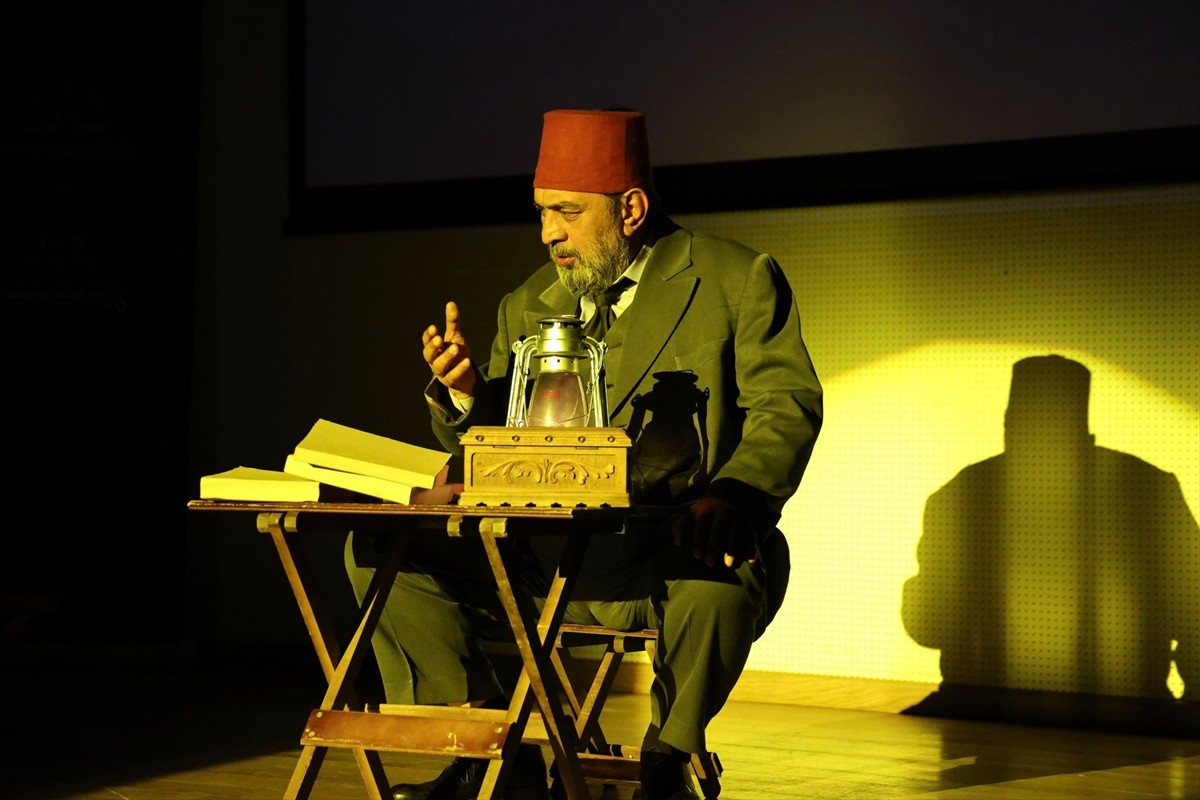 Hukukçular Derneğince, İstiklal Marşı'nın yazarı milli şair Mehmet Akif Ersoy'u anma programı...