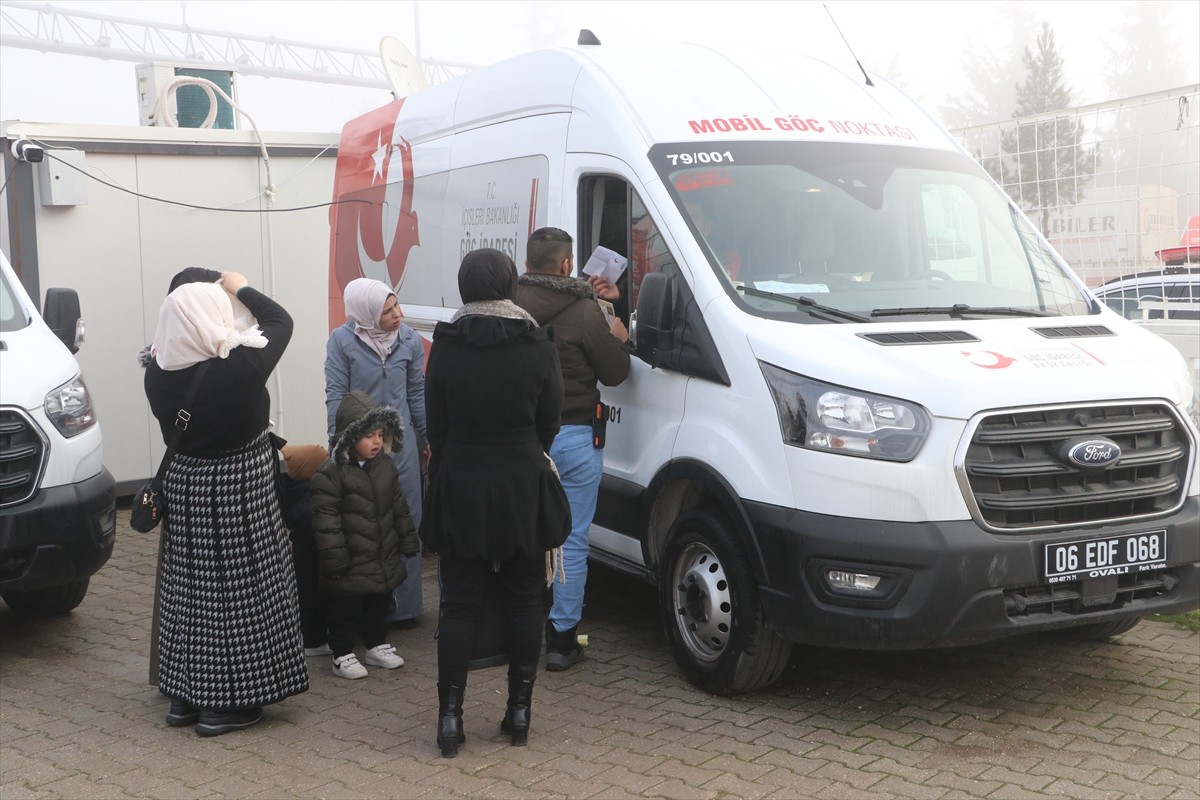 İç savaş nedeniyle Türkiye'ye sığınan Suriyelilerin 61 yıllık Baas rejiminin devrilmesi sonrasında...