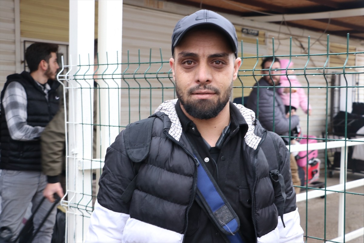 İç savaş sırasında Türkiye'ye sığınan Suriyelilerin 61 yıllık Baas rejiminin devrilmesi sonrasında...