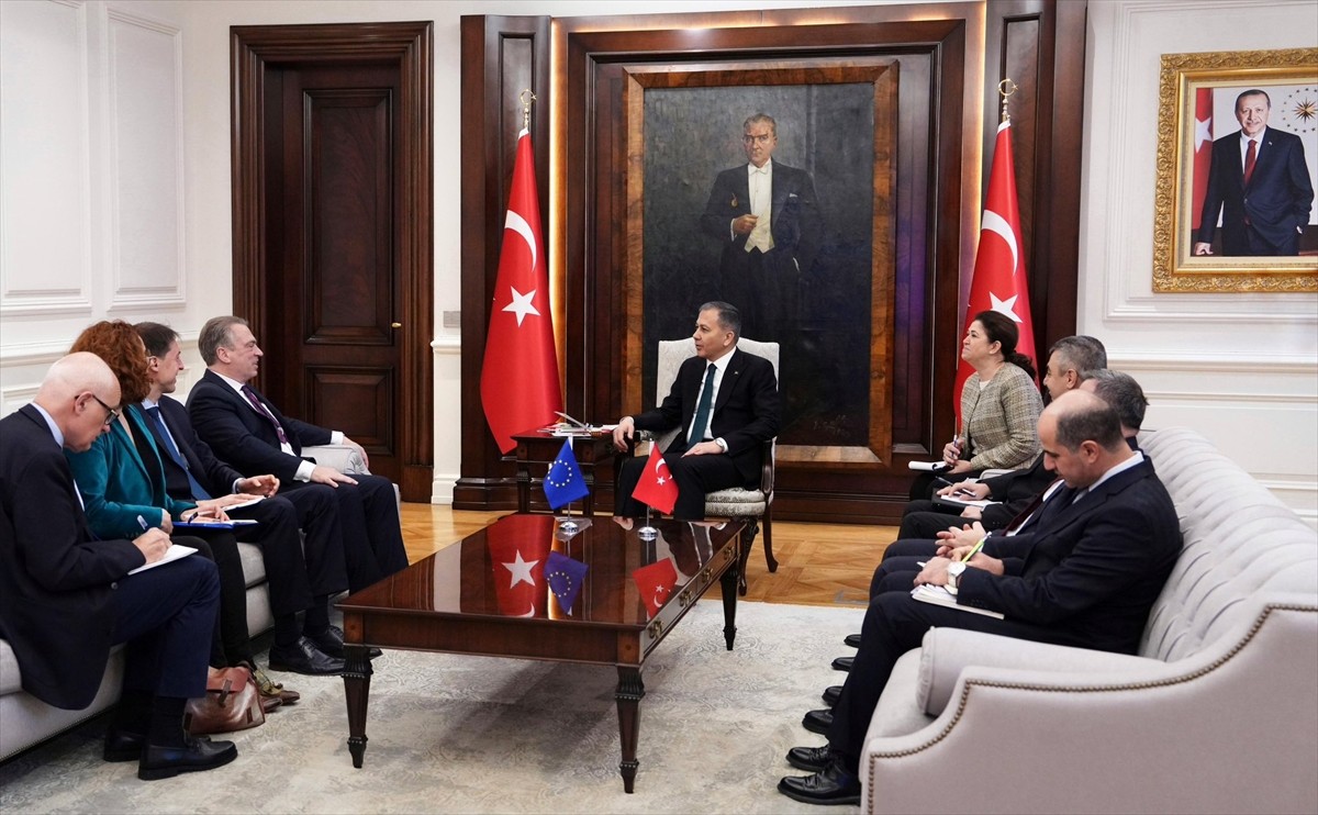 İçişleri Bakanı Ali Yerlikaya (sol 5), Avrupa Birliği (AB) Türkiye Delegasyonu Başkanı Büyükelçi...