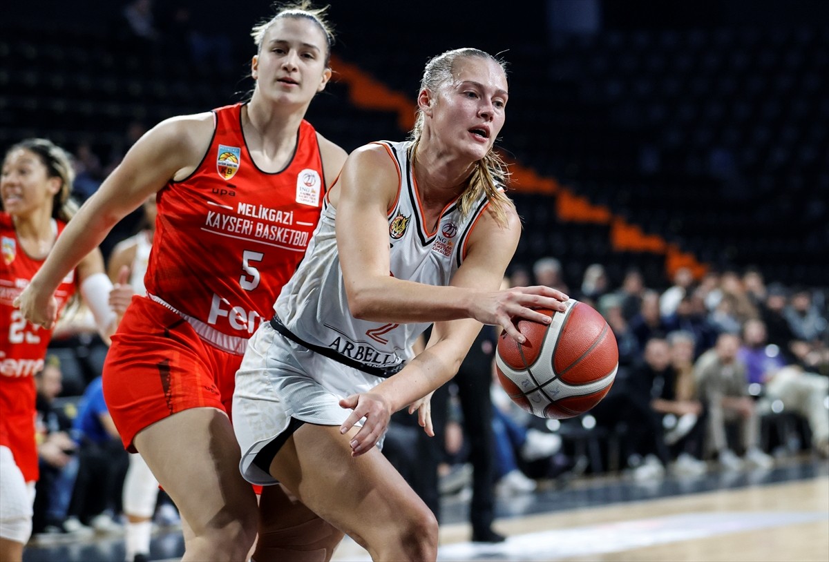 ING Kadınlar Basketbol Süper Ligi'nin 11. haftasında ÇBK Mersin, Servet Tazegül Spor Salonu'nda...