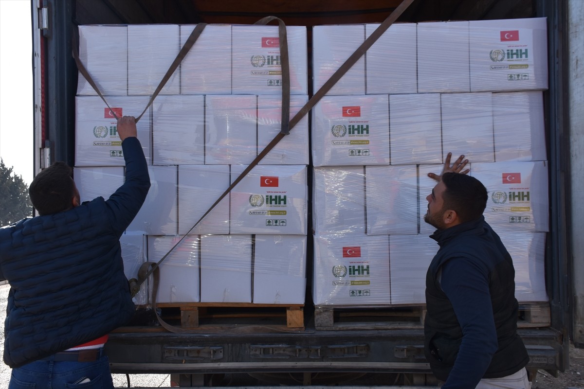 İnsan Hak ve Hürriyetleri (İHH) İnsani Yardım Vakfı Kilis Lojistik Merkezi koordinasyonunda...