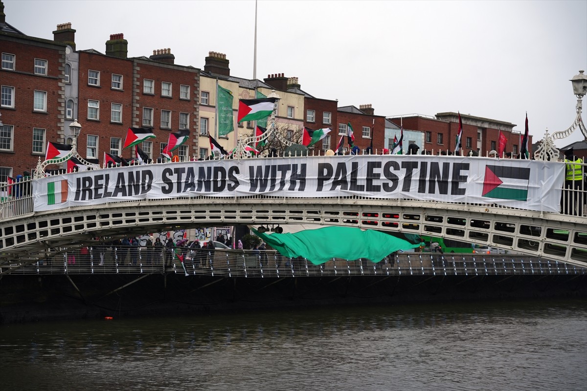 İrlanda'nın başkenti Dublin'de, yeni yıl arifesinde Filistin halkına destek amacıyla "Filistin’e...