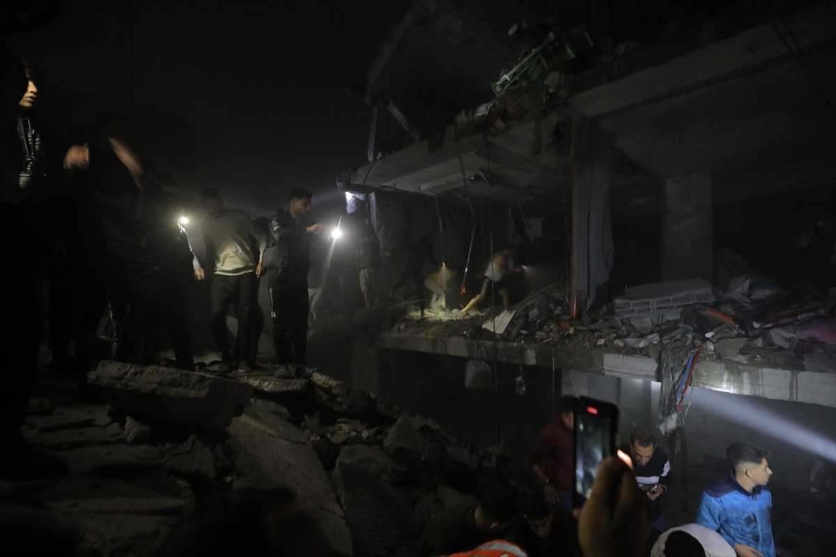 İsrail ordusunun, Gazze Şeridi'nin orta kesimindeki Nusayrat Mülteci Kampına düzenlediği...