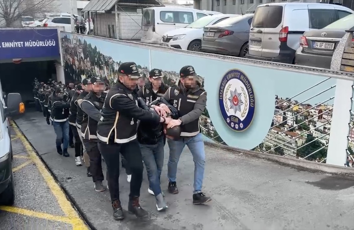 İstanbul'da, motosikletli suç örgütlerine yönelik düzenlenen operasyonlarda gözaltına alınan 47...