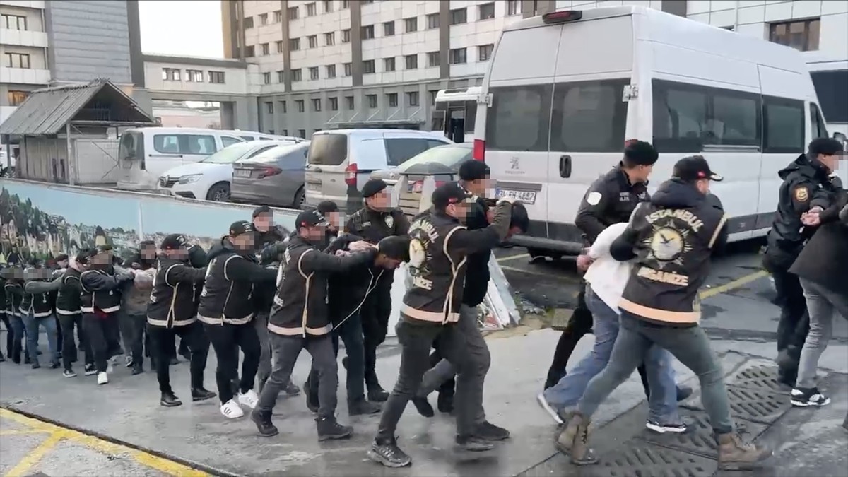 İstanbul'da, motosikletli suç örgütlerine yönelik düzenlenen operasyonlarda gözaltına alınan 47...