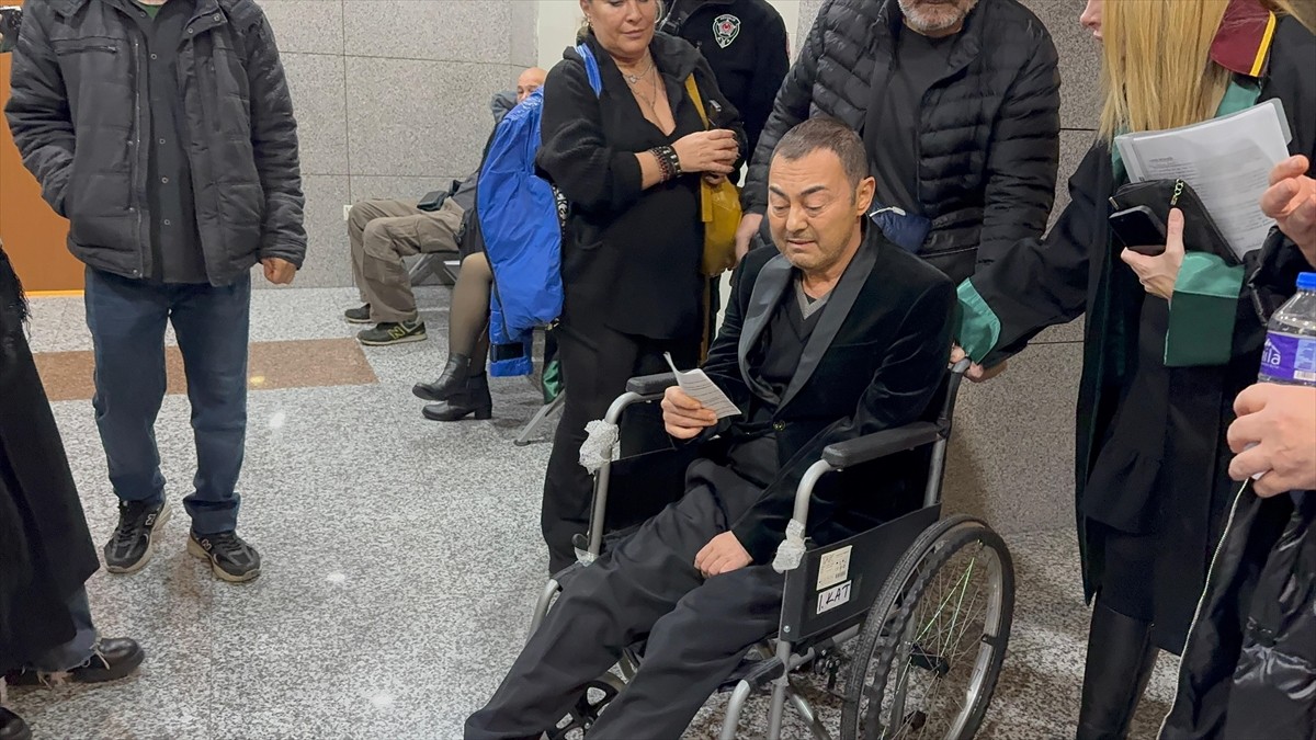 İstanbul'da yasa dışı bahse teşvik iddiasına ilişkin hakkında dava açılan şarkıcı Serdar Ortaç'ın...