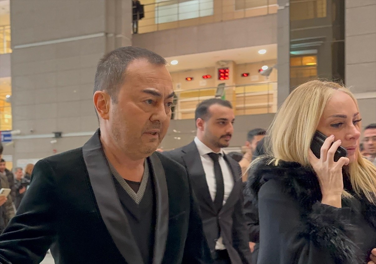 İstanbul'da yasa dışı bahse teşvik iddiasına ilişkin hakkında dava açılan şarkıcı Serdar Ortaç'ın...