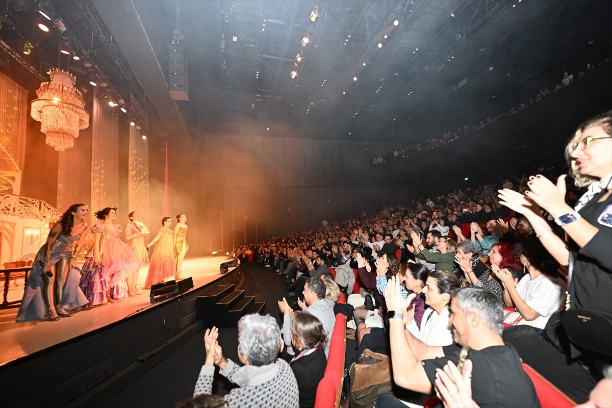 İstanbul'da, yazar Jane Austen'in 200 yıllık "Pride and Prejudice (Gurur ve Önyargı)" romanından...