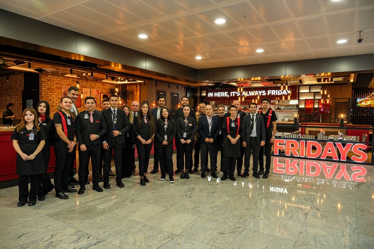 İstanbul Sabiha Gökçen (İSG) Uluslararası Havalimanı'nda, TGI Fridays, dış hatlar bölümünde...