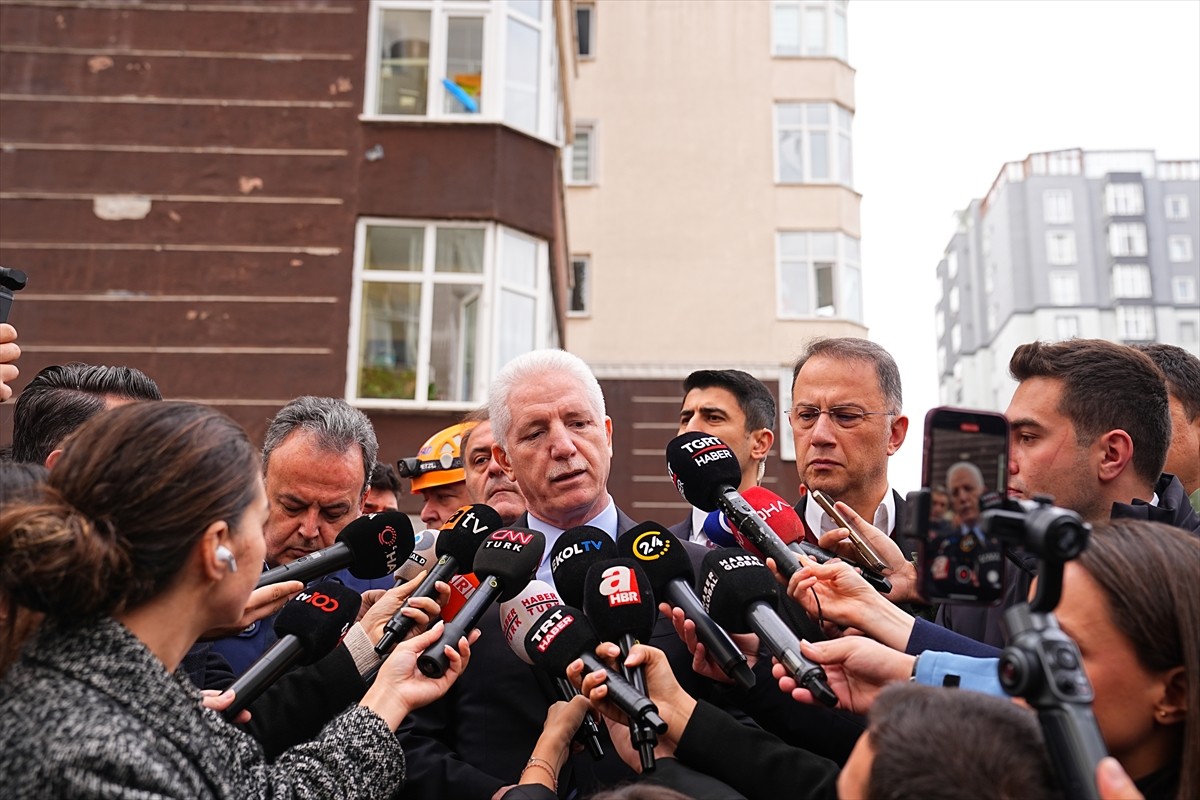 İstanbul Valisi Davut Gül, Beylikdüzü'nde 14 katlı binanın bodrum katındaki dairede meydana gelen...