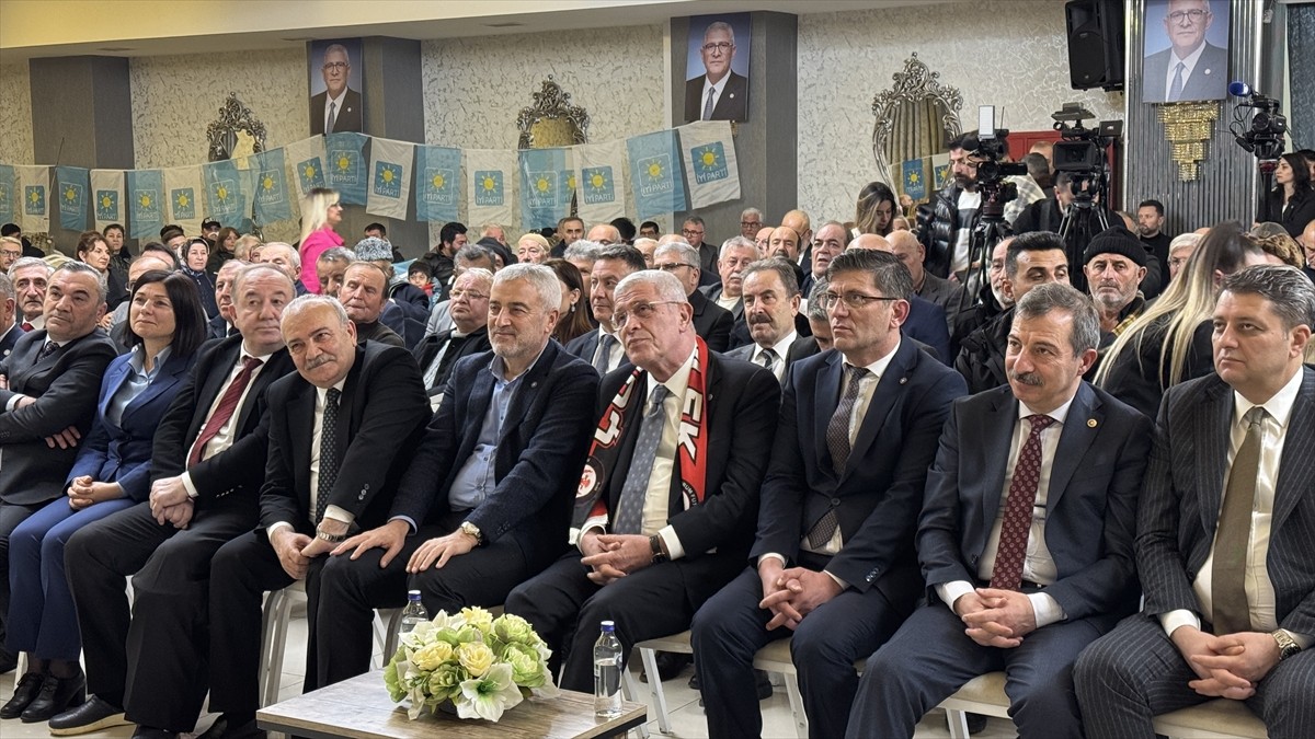 İYİ Parti Genel Başkanı Müsavat Dervişoğlu, Çorum'da partisinin İl Başkanlığınca kentteki bir...