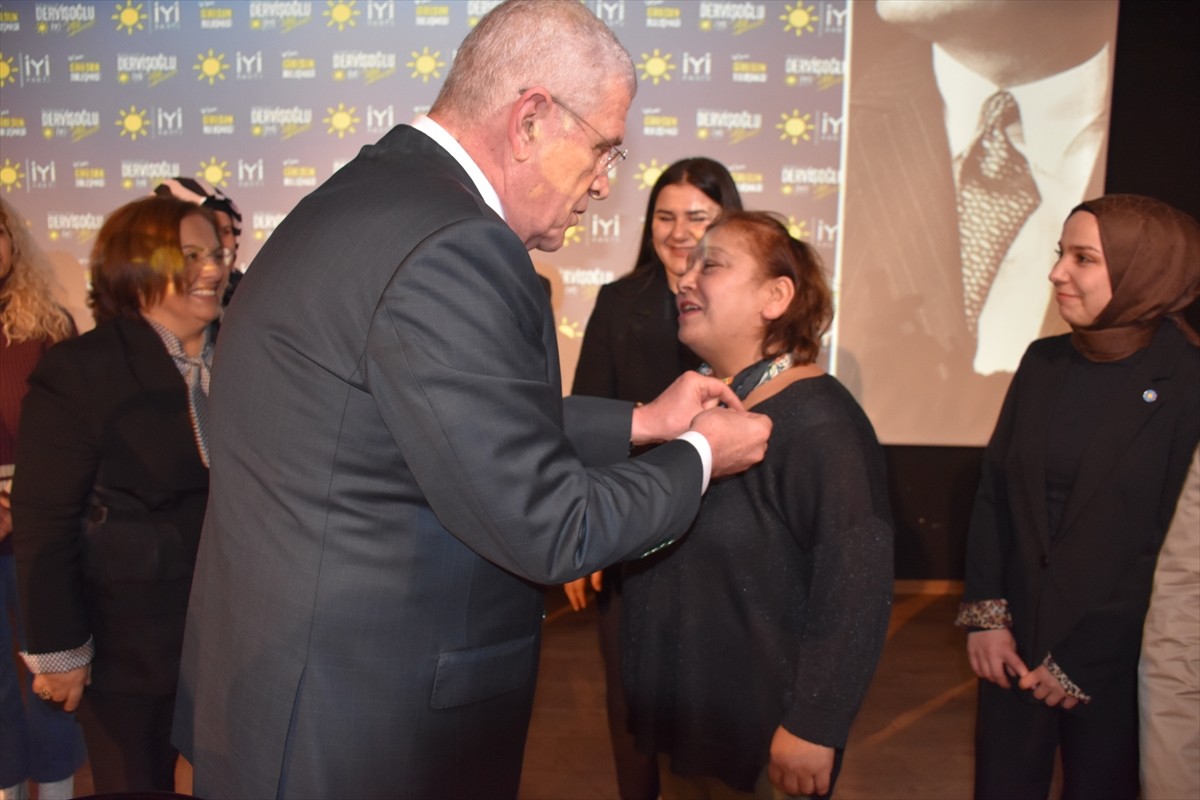 İYİ Parti Genel Başkanı Müsavat Dervişoğlu, Giresun Belediyesi Fuar ve Kültür Merkezi'nde...