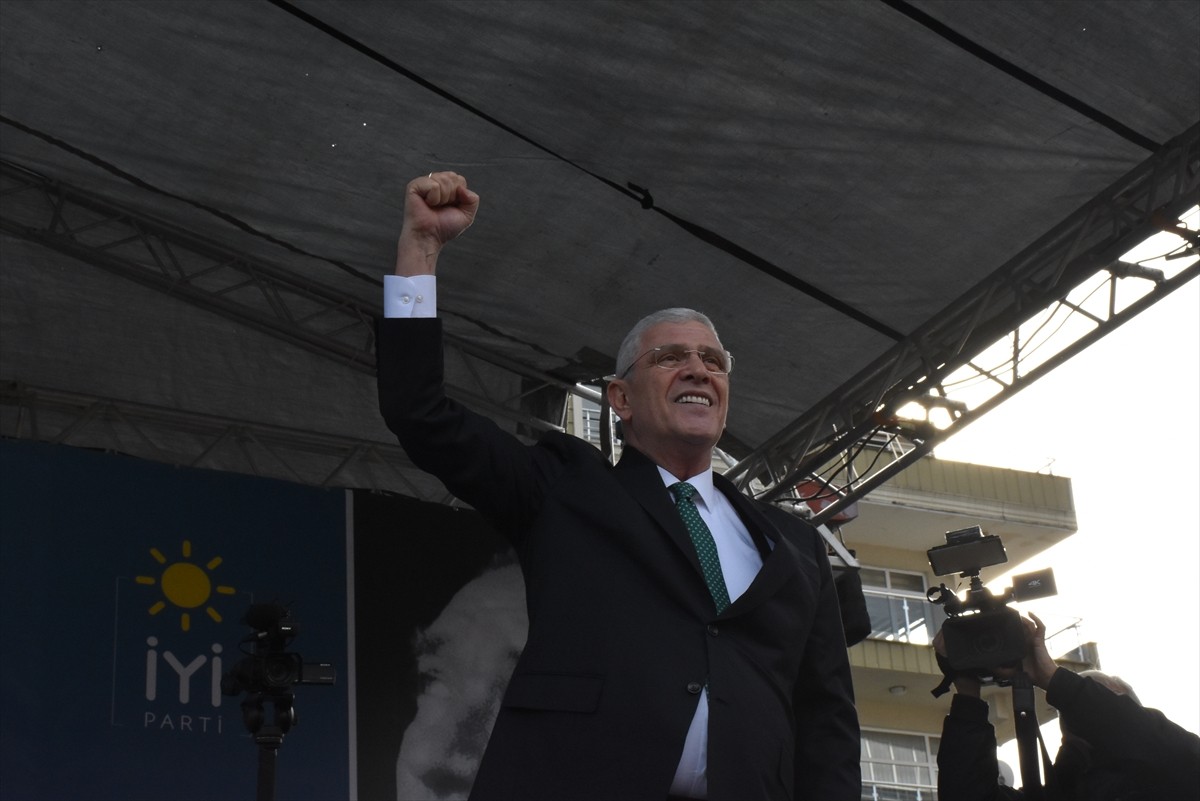 İYİ Parti Genel Başkanı Müsavat Dervişoğlu, Ordu'da partisinin il başkanlığı binasının açılışı...