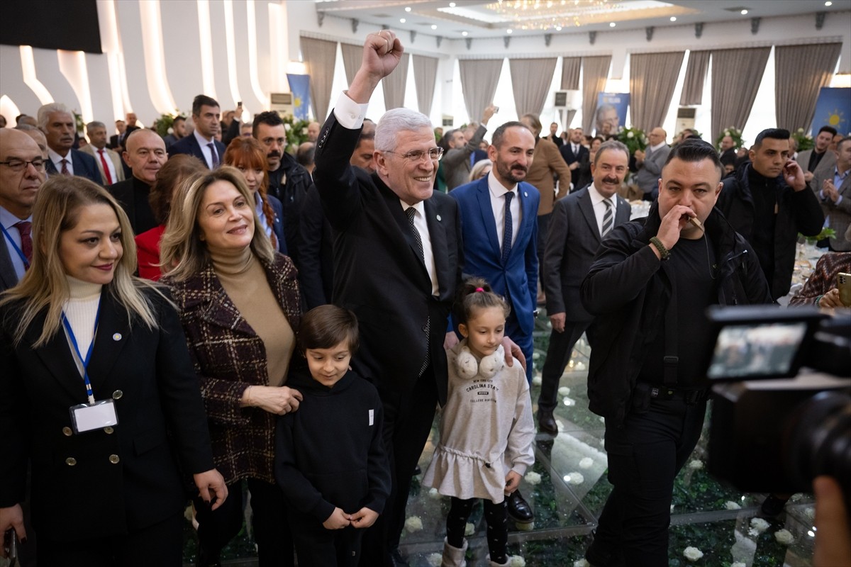 İYİ Parti Genel Başkanı Müsavat Dervişoğlu, partisinin Etimesgut İlçe Başkanlığınca bir toplantı...