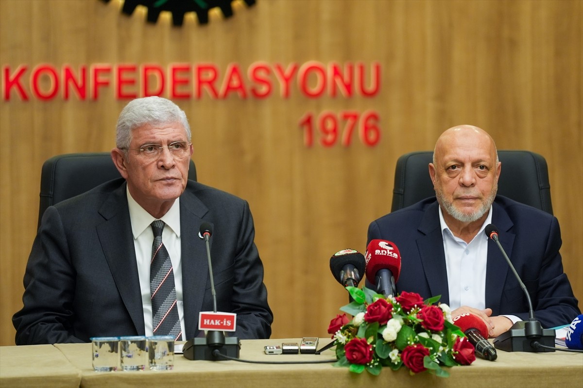 İYİ Parti Genel Başkanı Müsavat Dervişoğlu (sağda), HAK-İŞ Genel Merkezi'ni ziyaret ederek Genel...