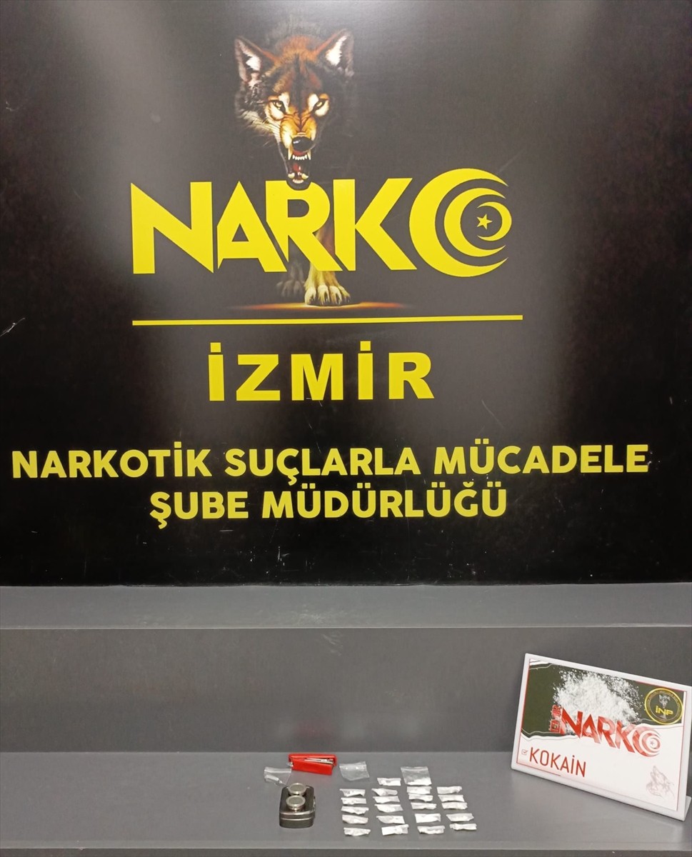 İzmir'de düzenlenen uyuşturucu operasyonlarında 412 bin 286 sentetik ecza ele geçirildi, gözaltına...