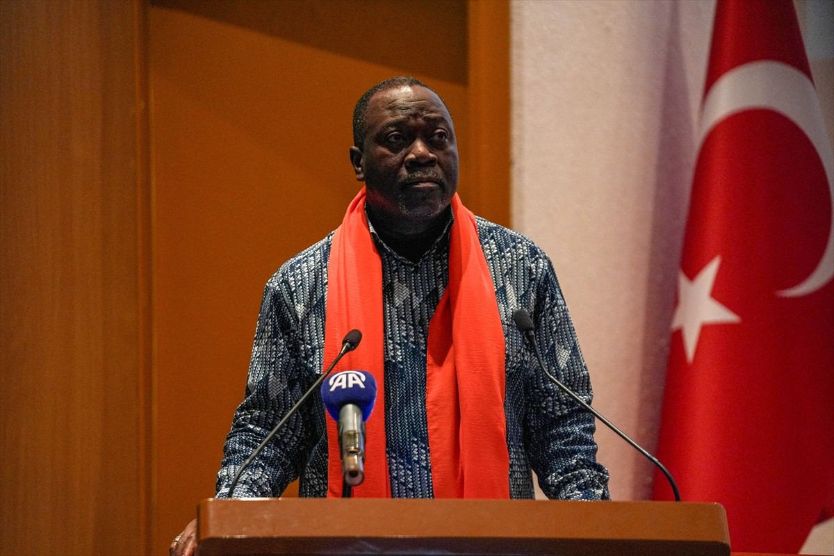 İzmir'de kadın ve kız çocuklarına yönelik şiddetin önlenmesi için farkındalık oluşturmak amacıyla...