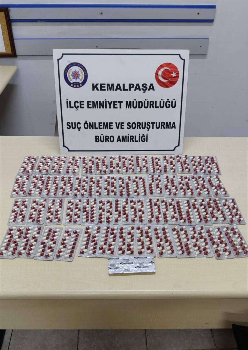 İzmir'in Kemalpaşa ilçesinde düzenlenen uyuşturucu operasyonunda 784 sentetik ecza ele geçirildi...