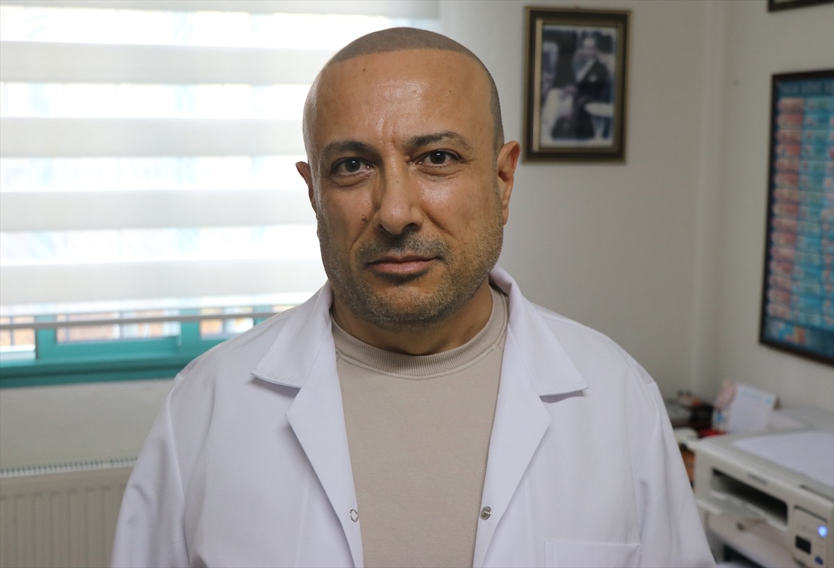 İzmir Balçova 3 Nolu Korutürk Aile Sağlığı Merkezi'nde görevli Aile Hekimi Dr. Ahmet Birtan İriz...