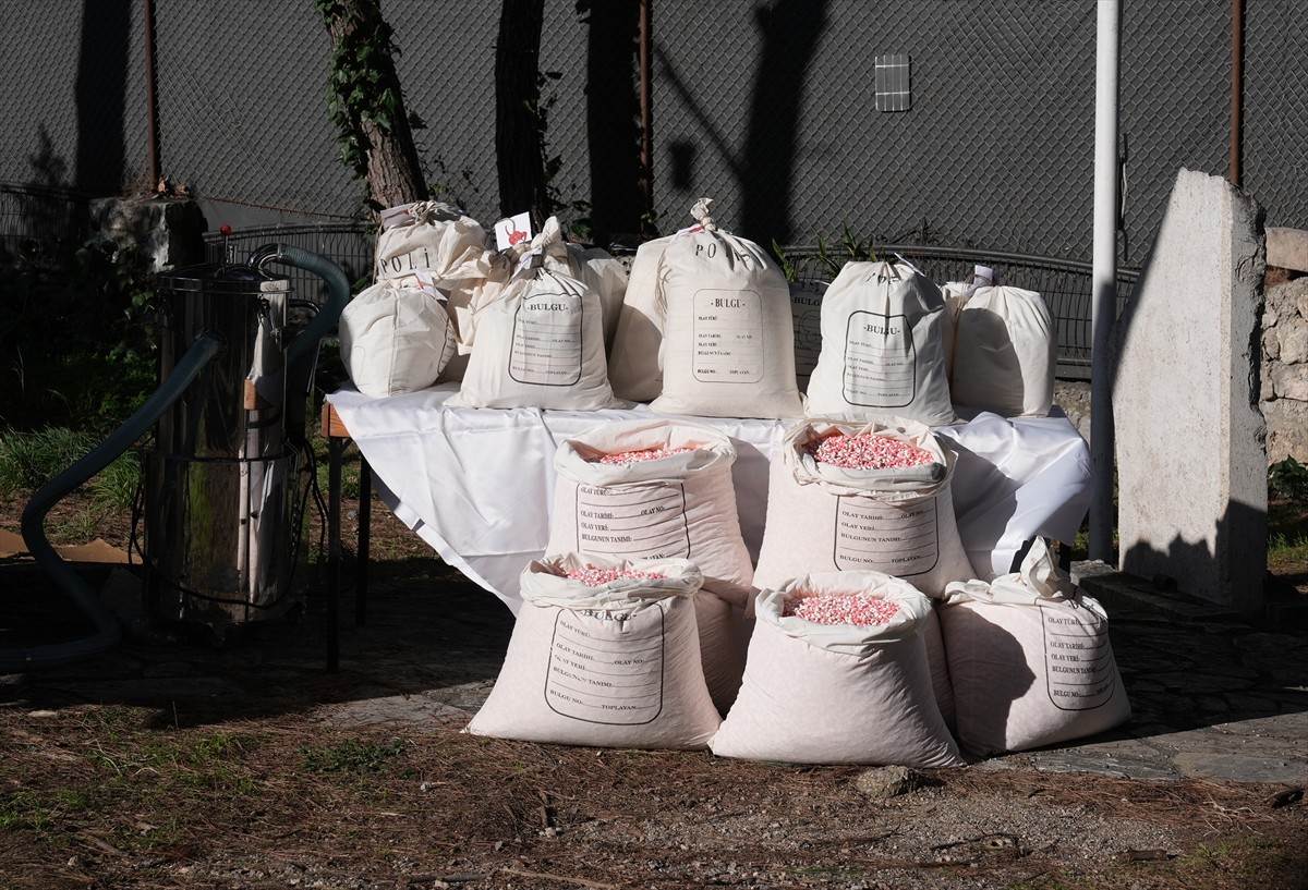 İzmir İl Emniyet Müdürlüğü Narkotik Suçlarla Mücadele Şube Müdürlüğü ekipleri tarafından...