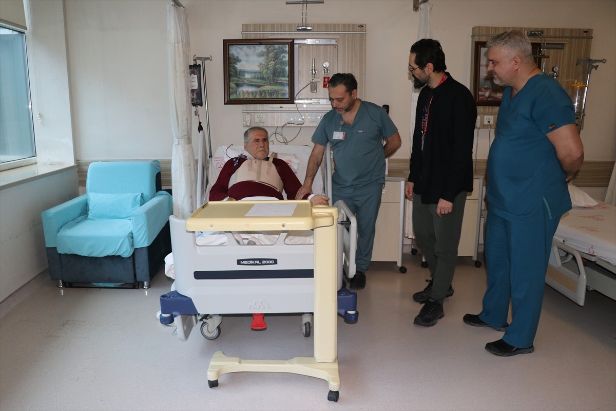 Karabük'te yaşayan 64 yaşındaki hasta, doğum gününde geçirdiği baypas ameliyatıyla sağlığına...