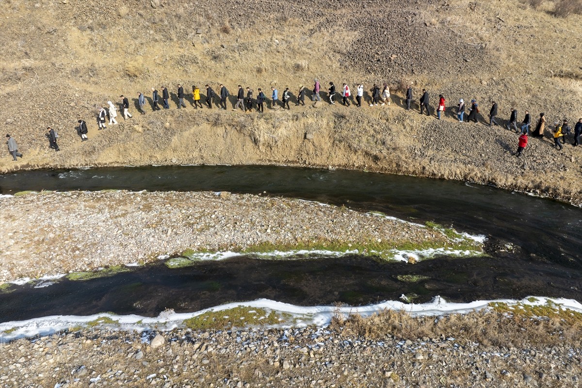 Kars'ın Susuz ilçesinde kentin tanıtımına katkı sunması amacıyla "Kültür Yolu Doğa Yürüyüşü"...