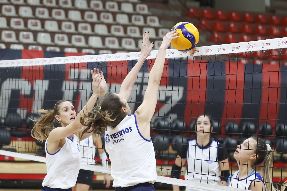 KFC Kadınlar Voleybol 1. Lig'de mücadele eden Gaziantep temsilcisi Merinos Voleybol, Sultanlar...