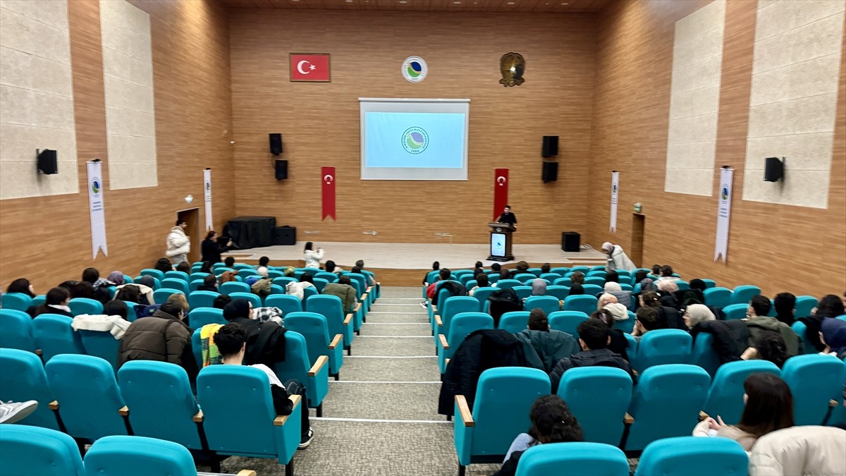 Kırşehir Ahi Evran Üniversitesi (KAEÜ) Tıp Fakültesi öğrencilerine, kafadan yapışık ikizlerin...