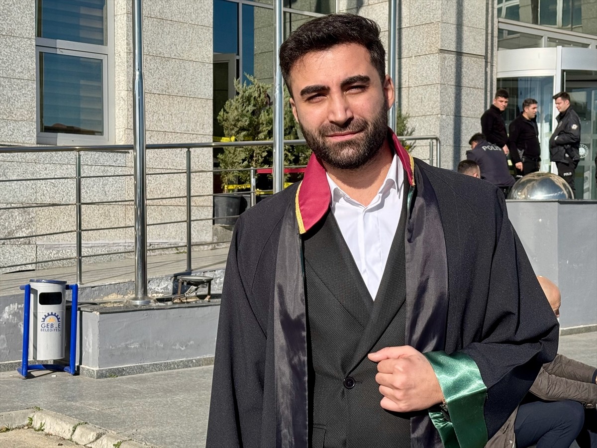 Kocaeli'nin Gebze ilçesinde "Dur" ihtarına uymadığı gerekçesiyle ateş ederek motosiklet sürücüsünü...