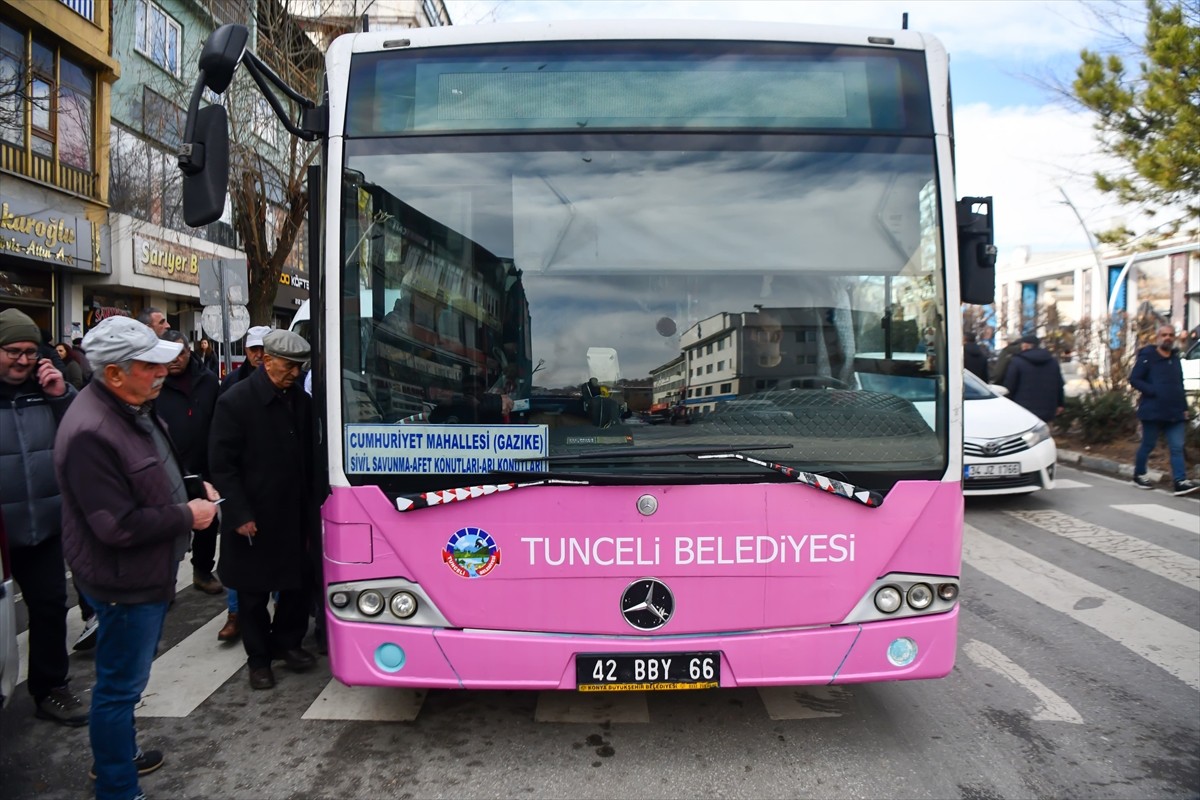 Konya Büyükşehir Belediyesi tarafından Tunceli Belediyesine tahsis edilen 2 otobüs, vatandaşlara...