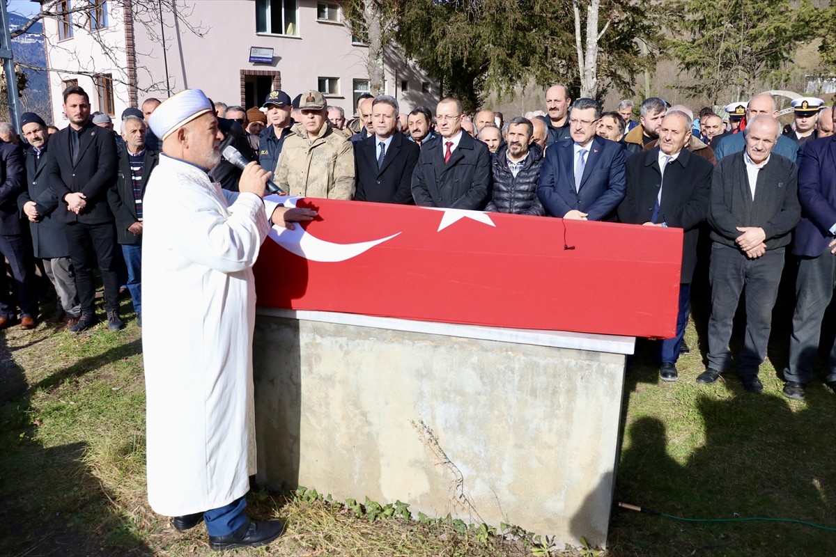 Kore gazisi 98 yaşındaki Ali Paşa Albayrak'ın cenazesi, Trabzon'un Maçka ilçesinde...