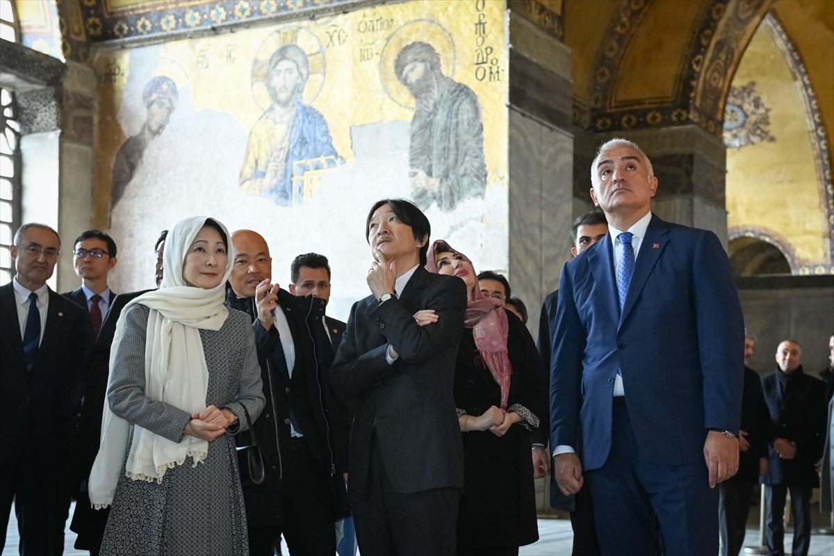 Kültür ve Turizm Bakanı Mehmet Nuri Ersoy (solda), Japonya Veliaht Prensi Akishino Fumihito (sağ...