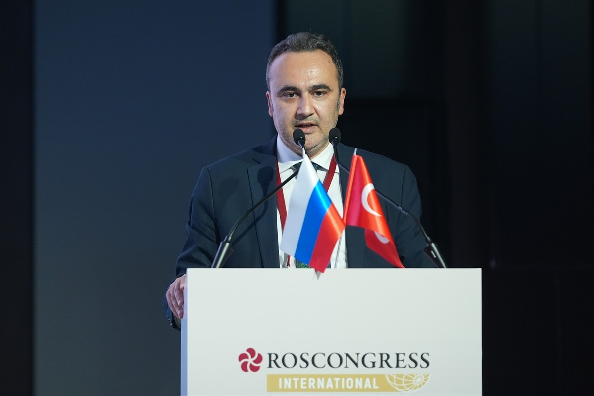 Küresel ekonomik gelişmeleri tartışmak ve gelişmekte olan pazarlar ile yeni fırsatları keşfetmek...