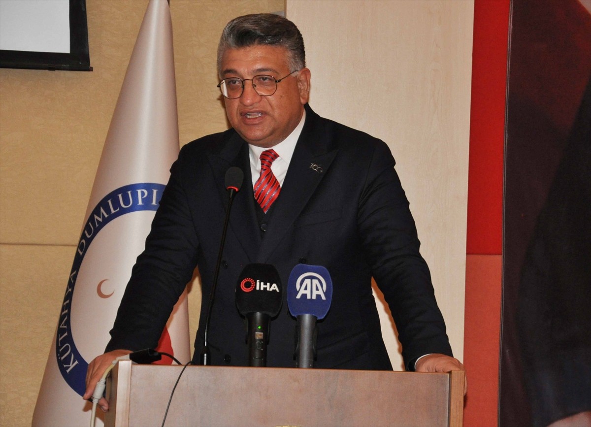 Kütahya Dumlupınar Üniversitesi'nde (DPÜ) "Geçmişten Günümüze Türkiye ile Tunus İlişkileri" konulu...