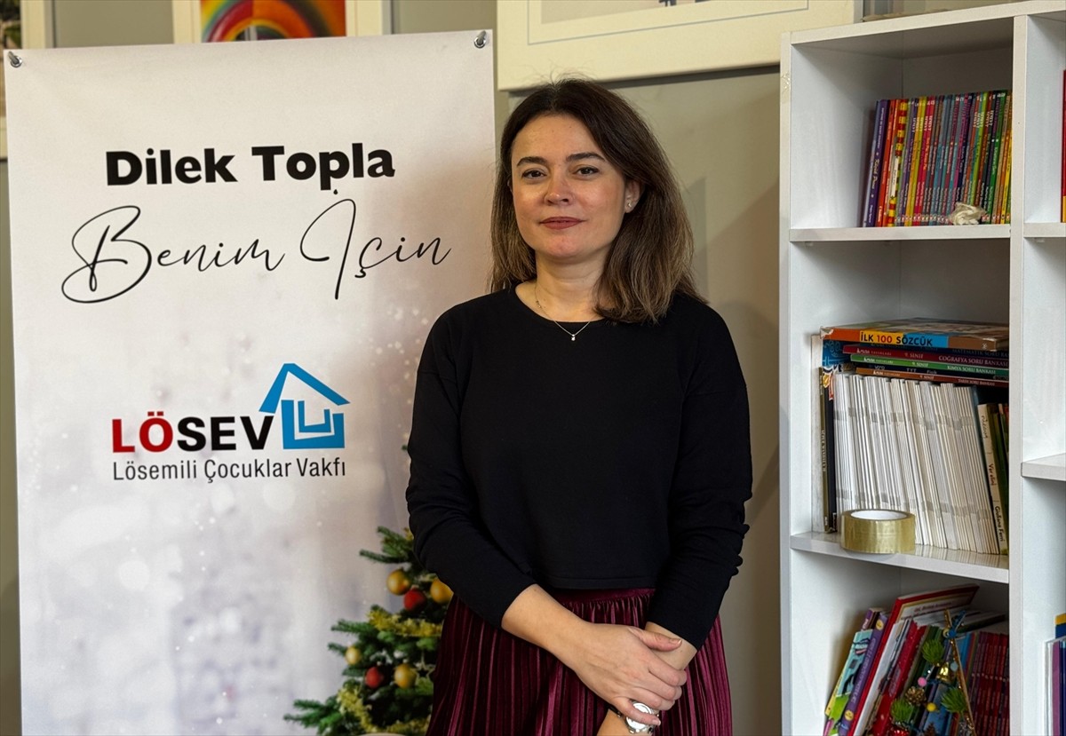 Lösemili Çocuklar Vakfı (LÖSEV), lösemili çocuklara gelen hediyelerin paketlendiği "Dilek Topla...