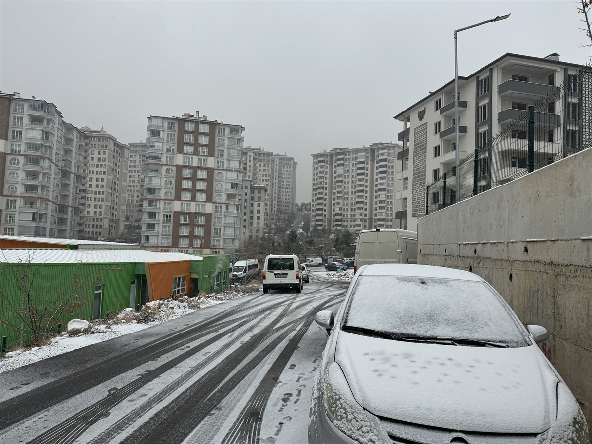 Malatya'da kar yağışı etkili oldu.