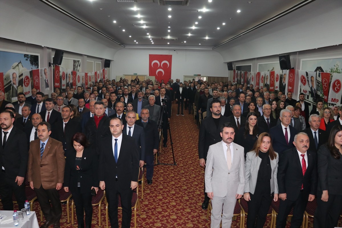 MHP Genel Başkan Yardımcısı Sadir Durmaz, kentteki bir restoranda düzenlenen Çankırı, Bartın...