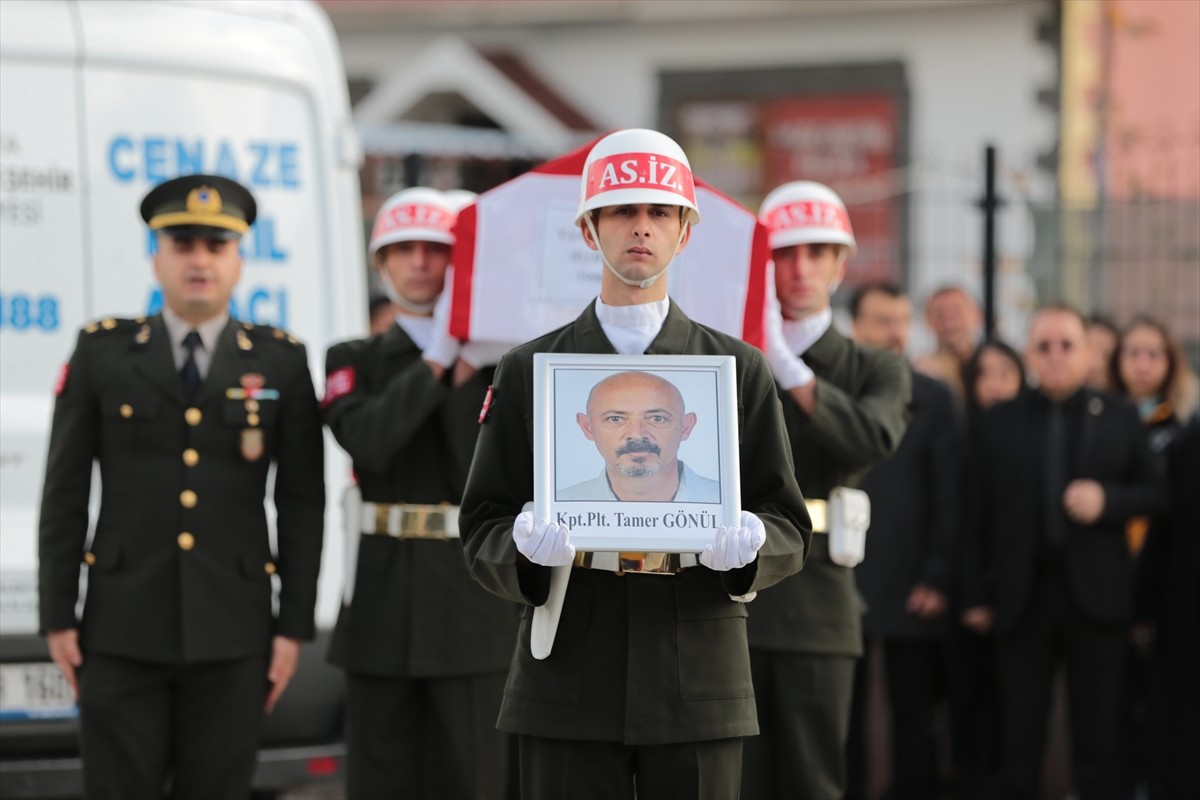 Muğla'da Eğitim ve Araştırma Hastanesinin binasına çarparak düşen ambulans helikopterde yaşamını...