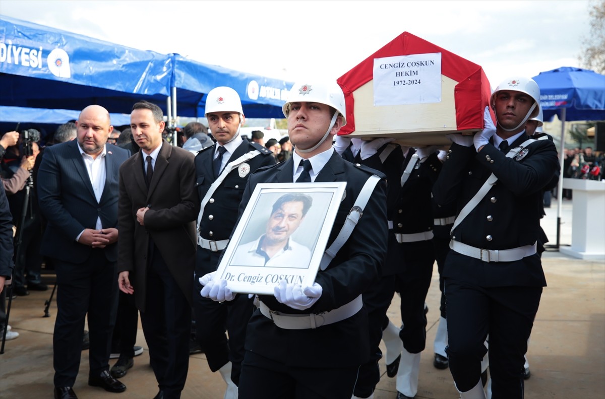 Muğla'da Eğitim ve Araştırma Hastanesinin binasına çarparak düşen ambulans helikopterde yaşamını...