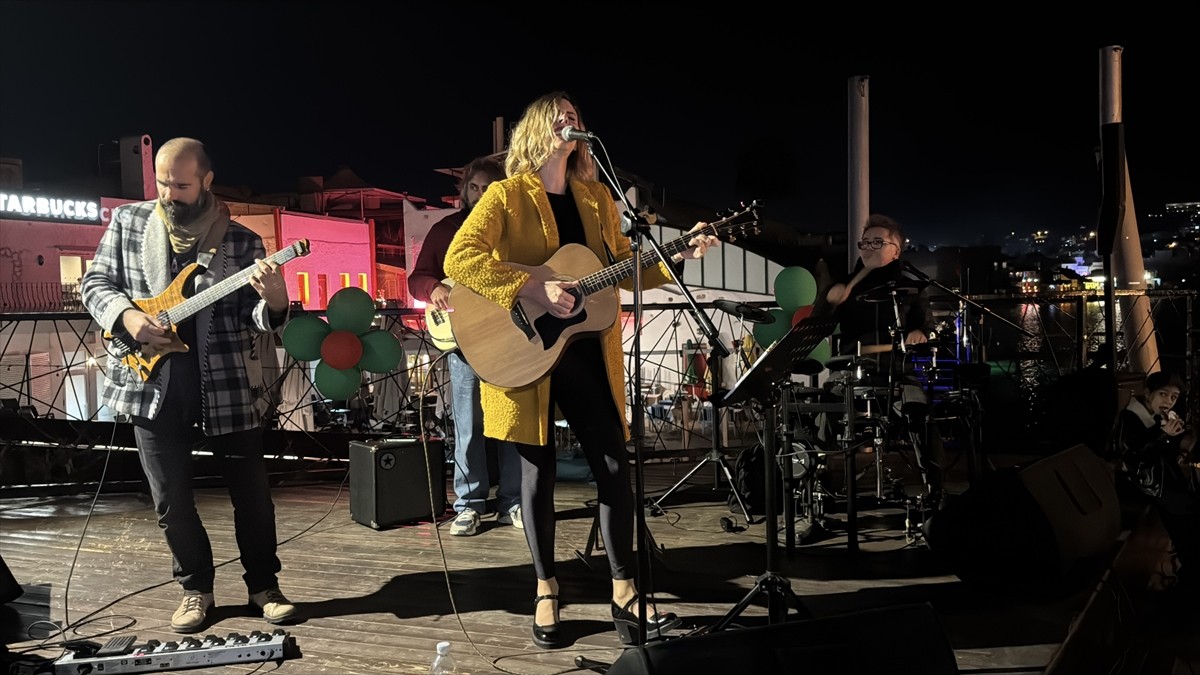 Muğla'nın Bodrum ilçesinde, yabancı uyruklular için yılbaşı etkinliği yapıldı. Nostaljik Türkçe ve...