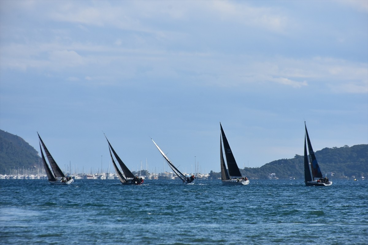 Muğla'nın Marmaris ilçesinde düzenlenen Burhanettin Tekdağ Yıl Sonu Kupası Yelkenli Yat Yarışları...