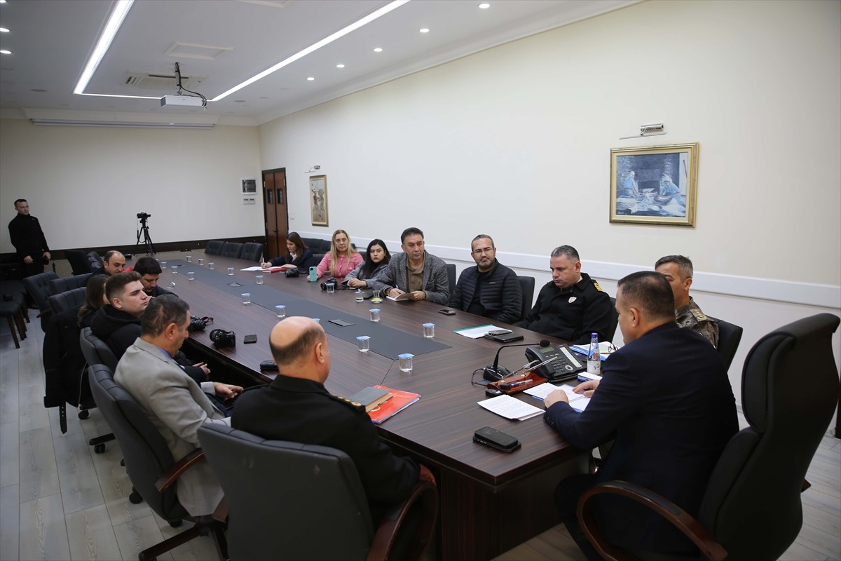 Muğla Valisi İdris Akbıyık, vatandaşların ve turistlerin yeni yıla huzur içinde girmesini sağlamak...