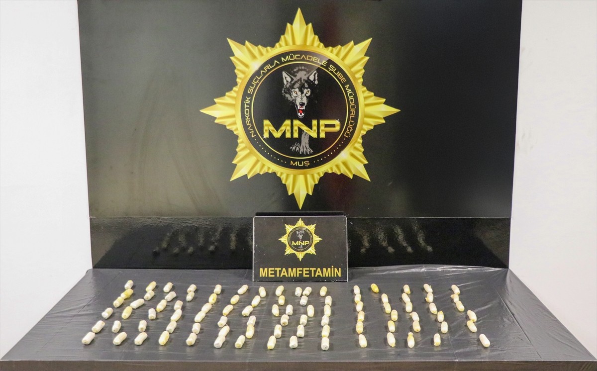 Muş'ta midelerinde uyuşturucu tespit edilen yabancı uyruklu 2 şüpheli tutuklandı.  Şüphelilerin...